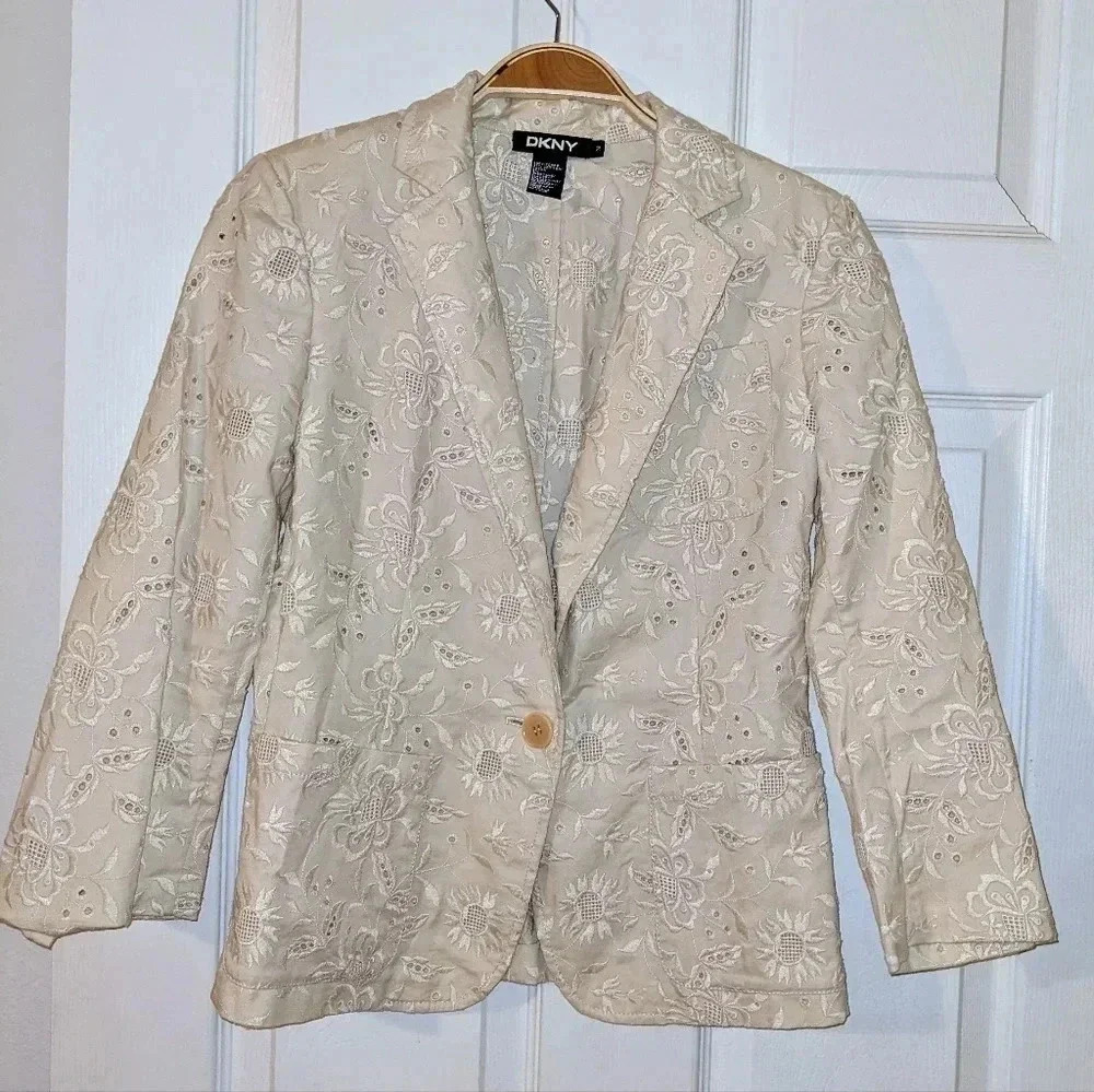 DKNY Embroidered Floral Eyelet Collar Off White Jacket Blazer Size 2 EUC